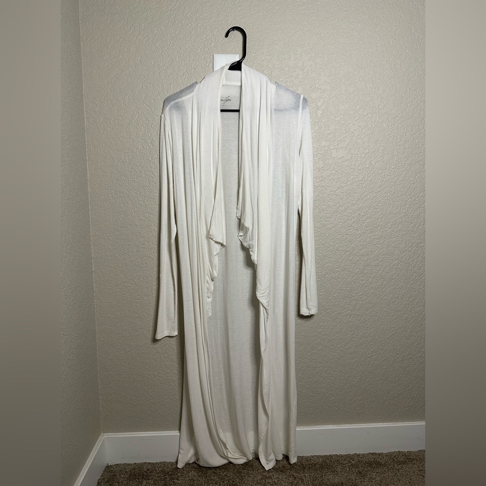 Alya cardigan from Buckle. Size M. Only worn once.